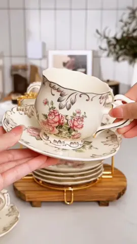 эстетичный вечер с кружкой кофе ☕️ 