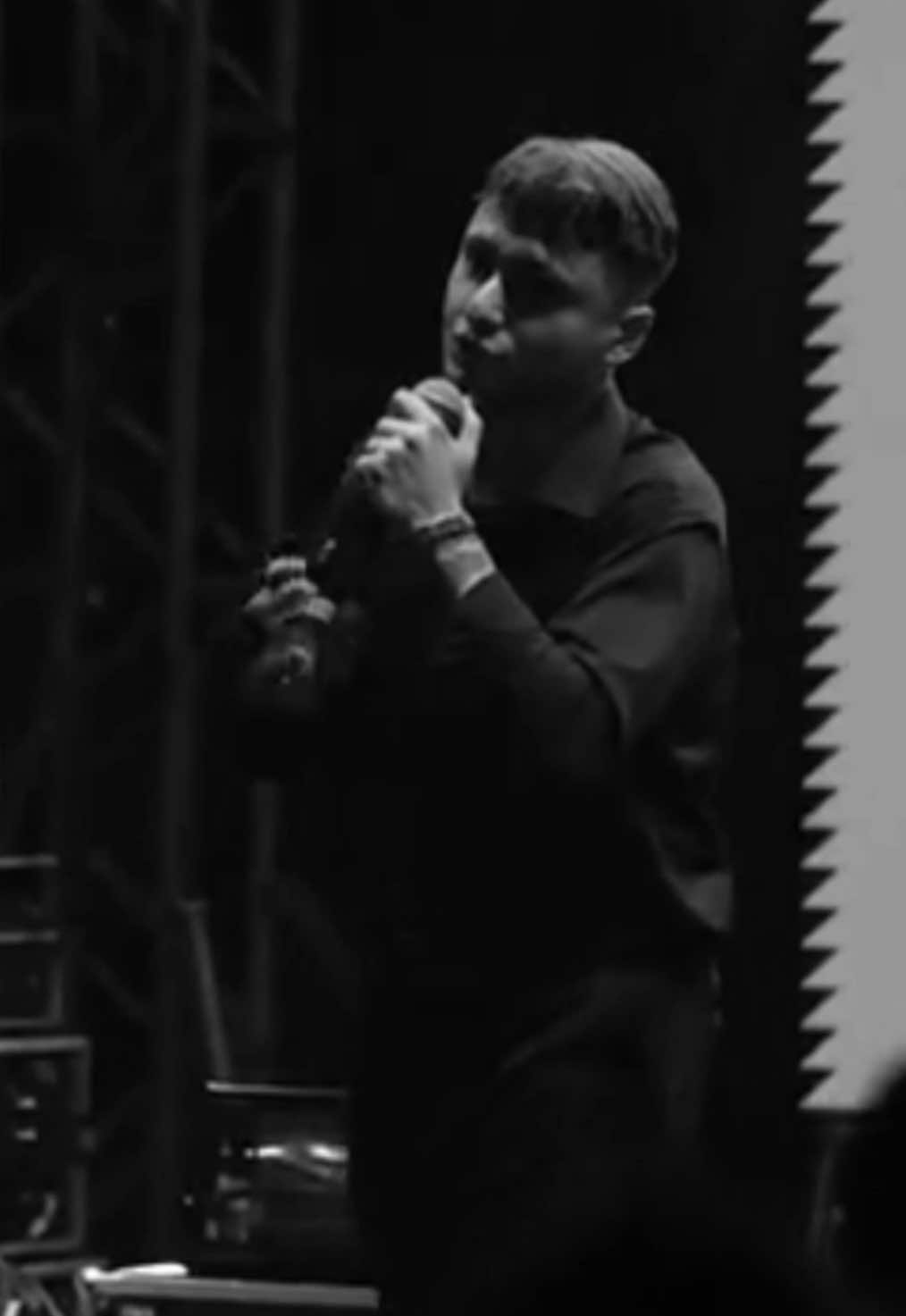 Bi türlü olmadı kim çıksa karşıma #poizi #turkcerap #lyricsvideo #raplyrics #rap  @oguzunal 