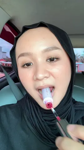 Otw kebun harus tetep dengan bulumat dan liptint 🙏🏻