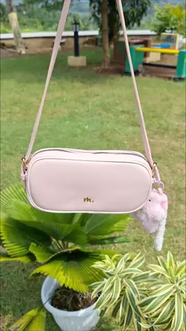 sumpah kalian harus punya tas ini, mungil tapi simple trus bisa muat banyak jga 🥰💕✨️ #mossdoom #taswanita #tasbahu #taswanitaterbaru2025 