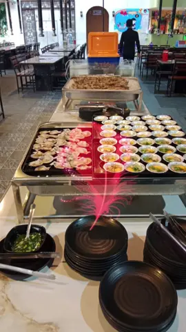 🎉 HƯỞNG ỨNG NGÀY TÔN VINH PHỤ NỮ VIỆT NAM TẠI VƯỜN NƯỚNG HÀN QUỐC CẦN THƠ 🎉 ​🌹 Ăn ngon thả ga – Nhận ngay hoa hồng lãng mạn nhân dịp 20/10 🌹 ​🔥 Vườn nướng Hàn Quốc Cần Thơ không chỉ nổi bật với thực đơn BBQ chuẩn vị, mà còn là địa điểm lý tưởng để bạn thể hiện tình cảm và tri ân những người phụ nữ yêu thương nhân dịp đặc biệt này! ​✨ ƯU ĐÃI ĐẶC BIỆT DỊP 20/10 ​MÓN QUÀ TRI ÂN: 🎁 TẶNG NGAY 1 BÔNG HỒNG TƯƠI TẮN cho MỖI KHÁCH NỮ khi dùng bữa tại nhà hàng!  (Số lượng có hạn, vui lòng đặt bàn sớm để chắc chắn nhận được hoa, Hoa thật 100% để tỏ lòng tri ân một nửa thế giới) ​🇰🇷 Trải nghiệm ẩm thực Hàn Quốc đích thực,  ​thỏa sức thưởng thức món nướng và lẩu chuẩn vị Hàn Quốc (Ba chỉ bò Mỹ, các loại hải sản tươi ngon, Lẩu Kim Chi đậm đà...) ​Không gian ấm cúng, đậm phong cách Hàn Quốc, là nơi 