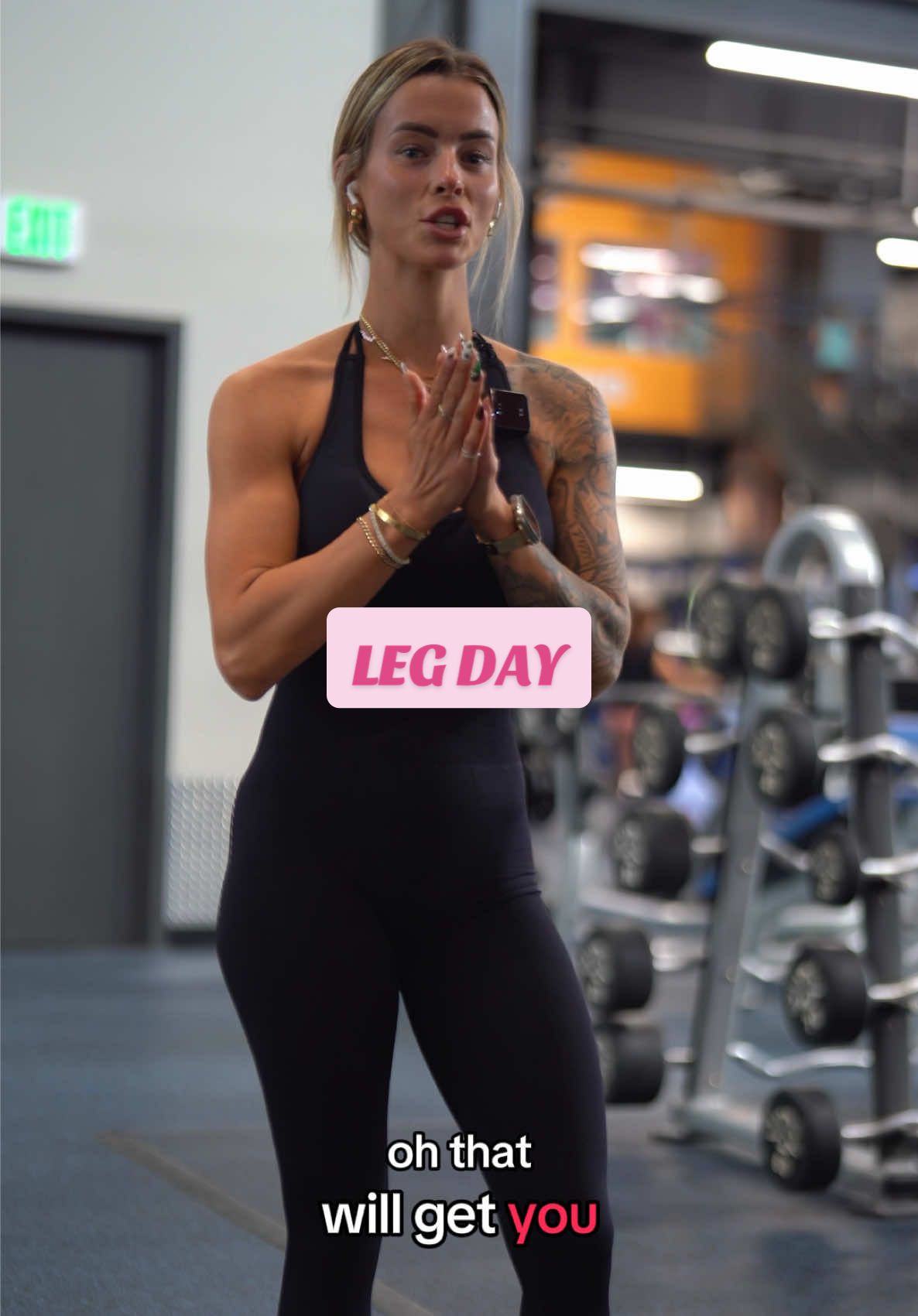 Happy leg day!! My favorite leg combo exercise 🫶🏼 give it a try & let me know how you like it 💖 #legday #gymtips #sumosquats #rdl #workoutroutine 