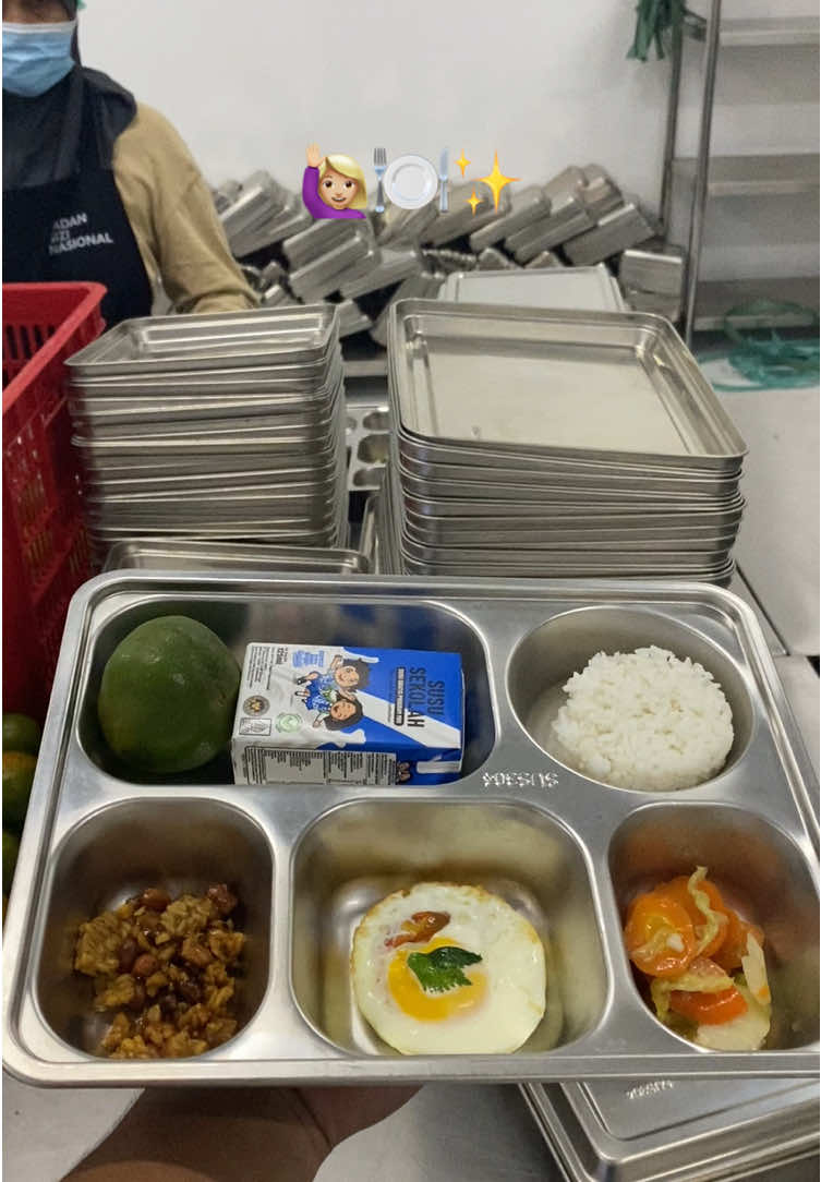 Ketika ompreng lagi ngisi makanan buat kalian 😍  #mbg #menubergizi #sppg #isipiringku 