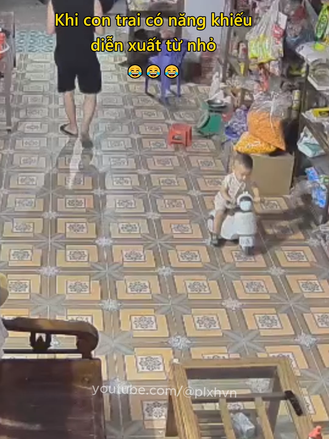 Khi con trai có năng khiếu diễn xuất từ nhỏ 😂 #giadinh #hanhphuc #vuive #treem #thongminh #haihuoc #plxhvn #phapluatxahoi