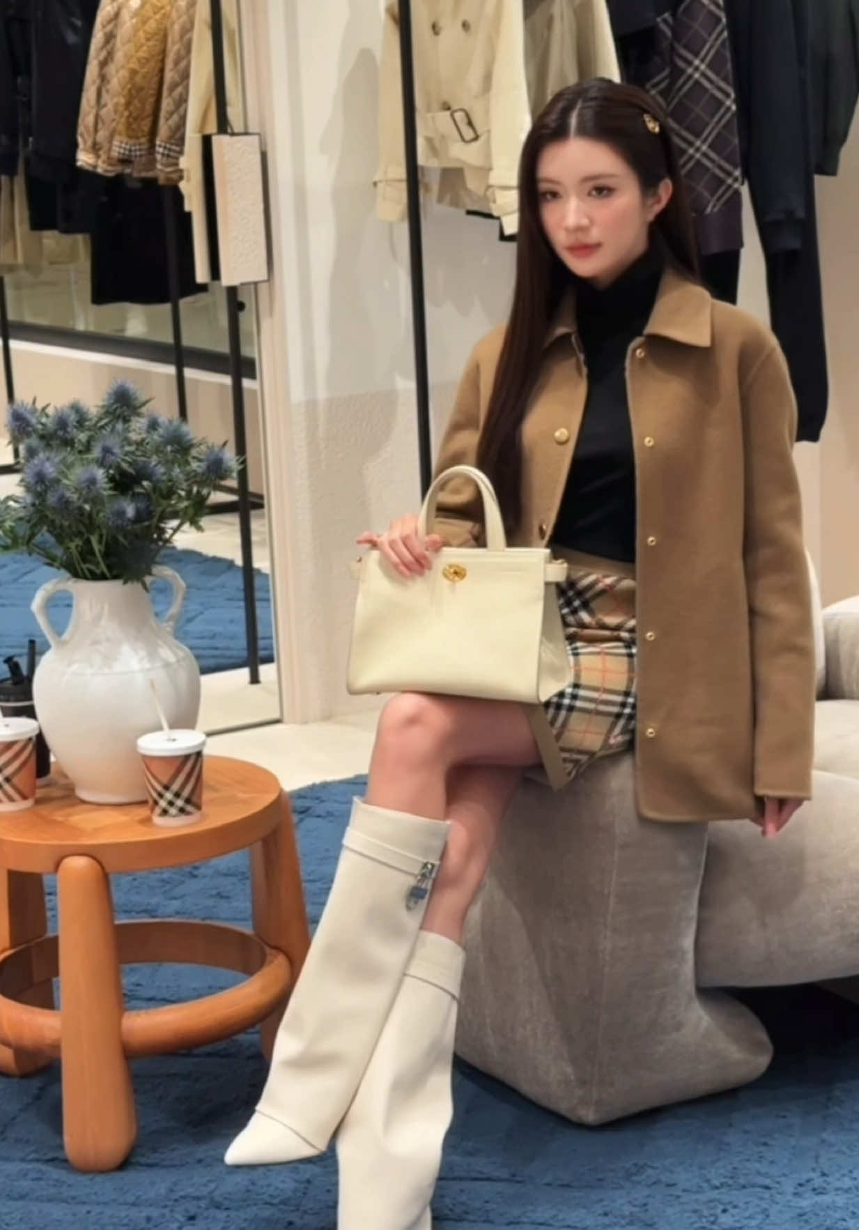 @burberry @dafc_Vietnam  #BurberryHanoi #BurberryAW25