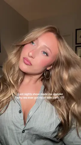 @VSPINK I’m obsessed 💁🏼‍♀️💁🏼‍♀️💁🏼‍♀️ of course no one pulls it off like the queen herself  @Candice #victoriassecretfashionshow 