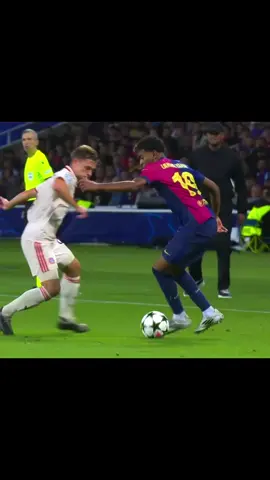 she fw with the motion #lamineyamal #edit #barcelona #nunomendes #psg 