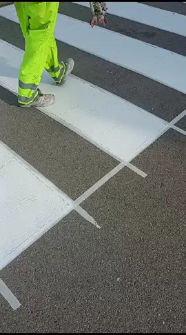 Pintura luminiscente #señalizacion #iluminacionexterior #decoracion #luminiscente #verenlanoche