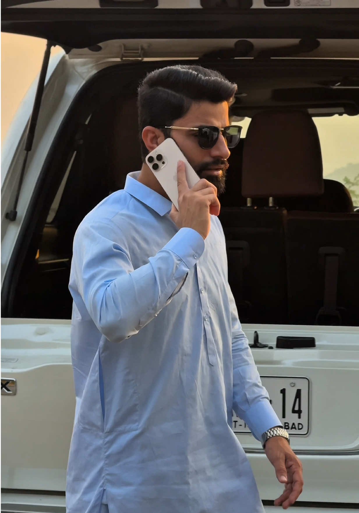 میں جانتا ہوں میری آنکھیں کیوں بنائ گئیں 
