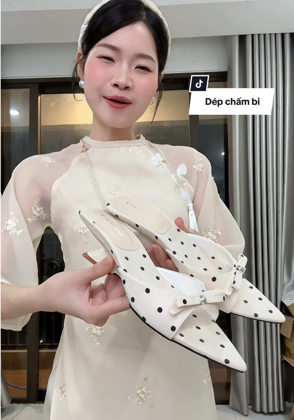 Đôi dép xuồng cưng gì đâu. Mng có thể tham khảo mặc vs áo dài nà 😜😜
