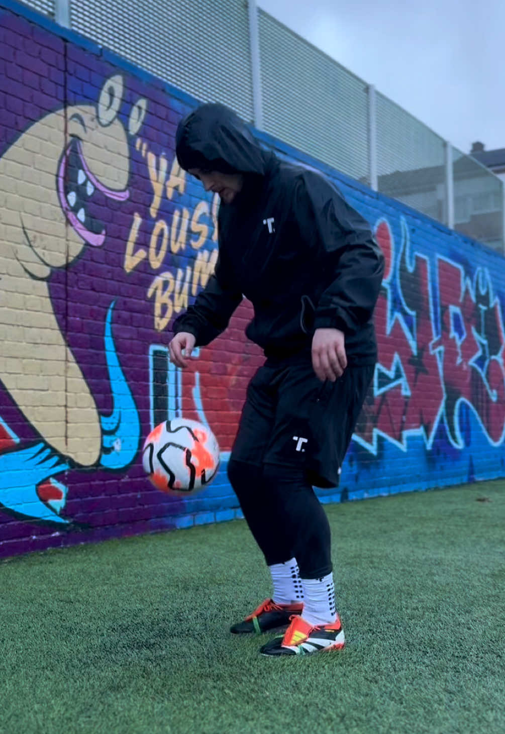 Freestyle in the rain ⚽️❤️ • #footballskills #football #Soccer #freestylefootball #skills 