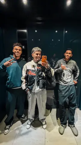 READY 🔴🔵 @millimetro concept store 