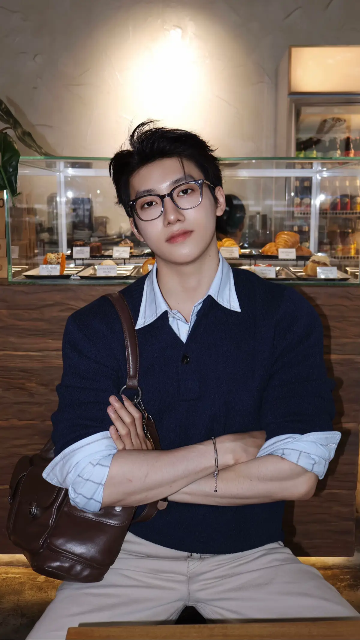 Lúc nào cũng nói đi cf 1 mình Nhưng hình ai chụp cho thì k nói 🫢 #xuhuong #LearnOnTikTok #viral#virffeetime #outfit 