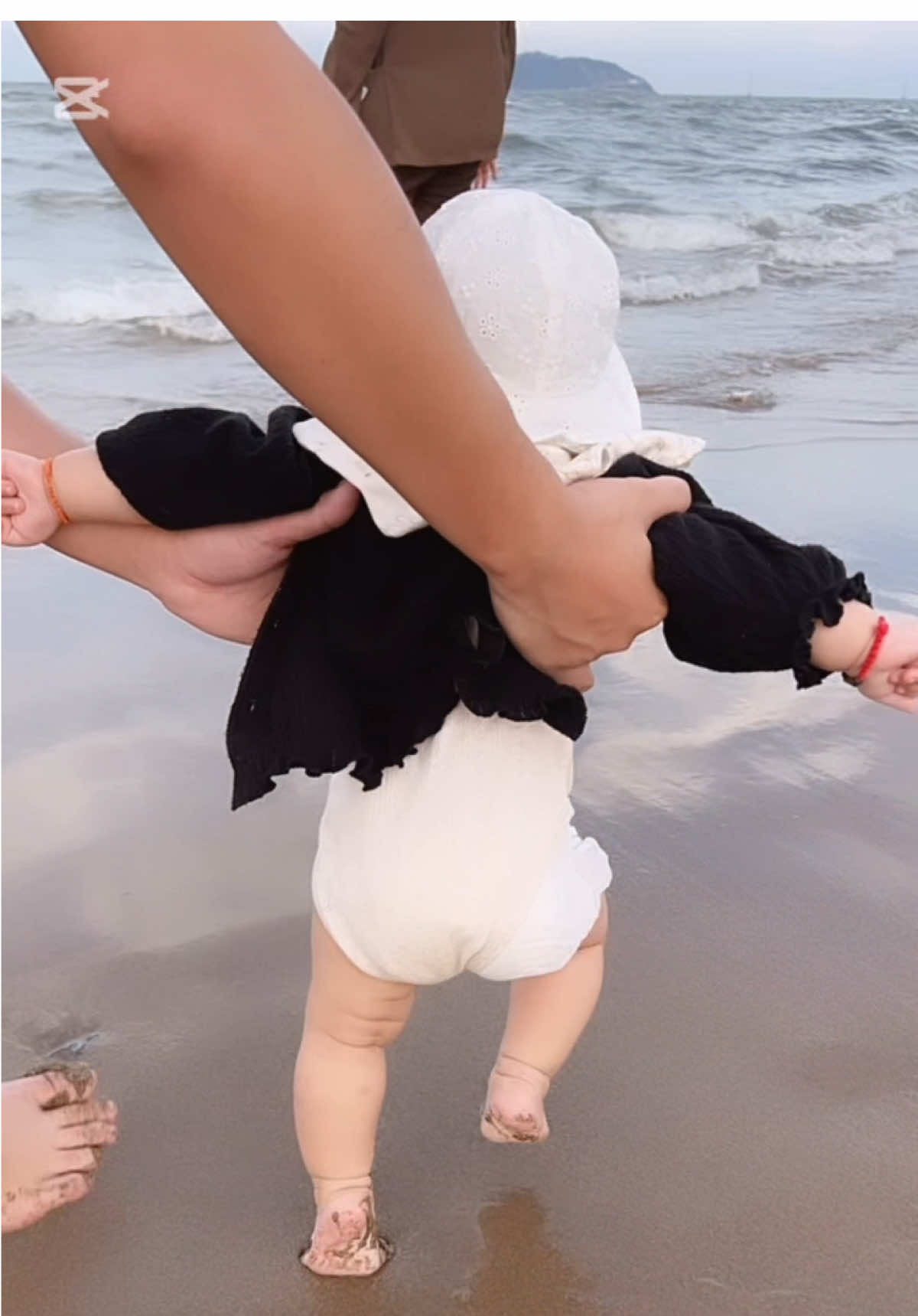 ທຸກບາດກ້າວວ່າທຸກການເຕີບໃຫ່ຍຂອງລູກ ມີພໍ່ແມ່ຢູ່ຂ້າງໆສະເຫມີ❤️🧚🏻‍♀️@hoang373773 #laos🇱🇦 #vietnam🇻🇳 #fyp #xuhuong #เทรนด์วันนี้້ 