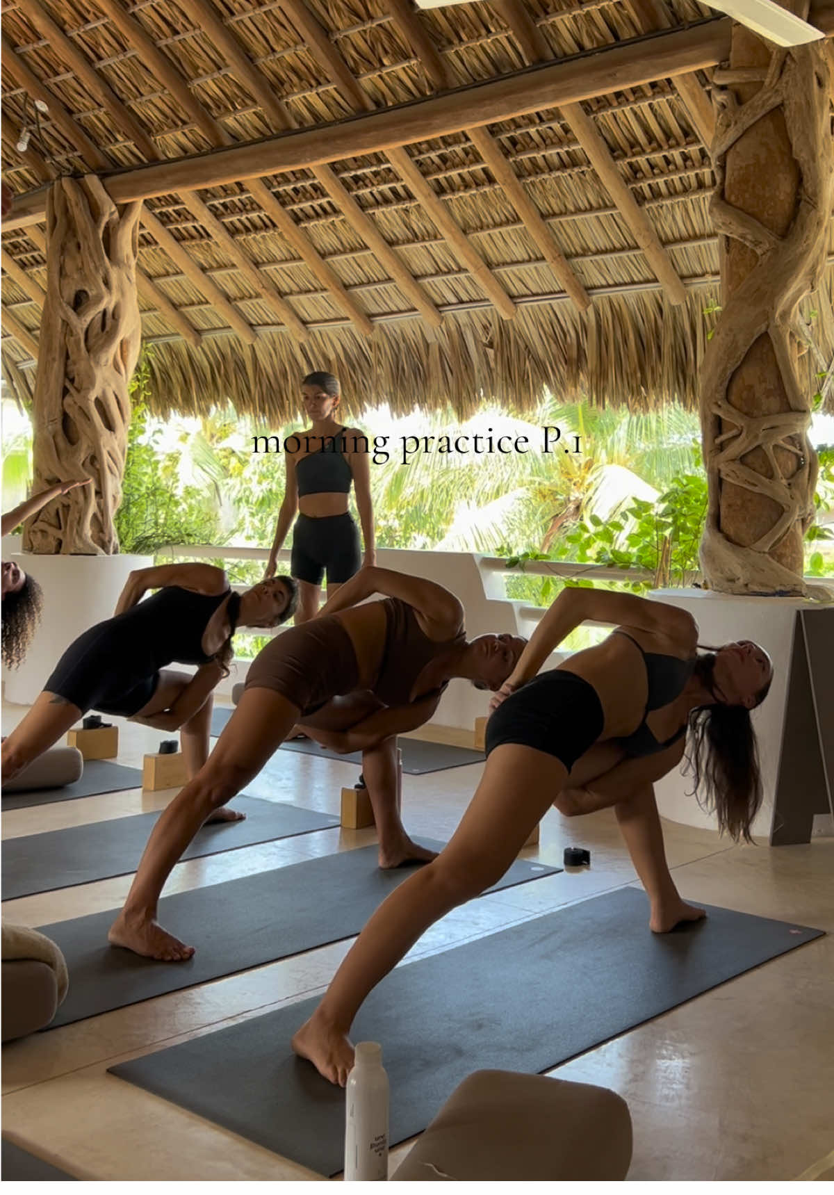 Change your mornings and your life will change 🌝 #yoga #practice #yogaflow 