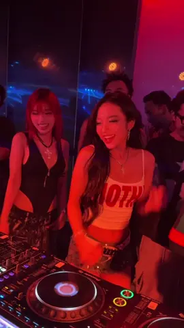 Dùng 🧯🧯là phải biết nhạc cổ như nào rùi đấy @QUYNHNHUW #weekndsgn #saigonhoale #quynhnhu 