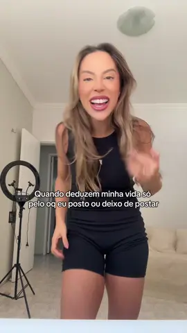 É cada fic que a galera cria kkkk
