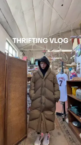 thrifted frye boots? it’s a good day. still thinking about that murphy bed ….. #thriftingvlog #thriftvlog #thriftwithme #shoppingvlog 