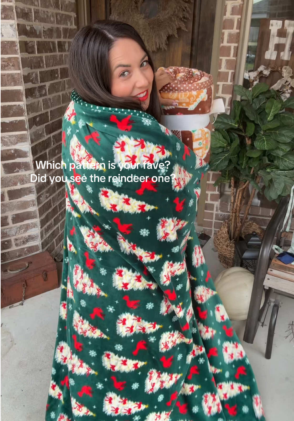 Gorgeous, cozy, and festive — these Kringle Express double-sided holiday blankets are the ultimate cuddle essential 🎄✨ Each one is beautifully designed, luxuriously soft, and reversible for double the holiday charm. Perfect for movie nights, gifting, or adding that magical touch to your décor — but hurry… once they’re gone, they’re gone! #ChristmasGiftIdeas #HolidayBlanket #GiftsForHer #GiftsForHim #TikTokShopHolidayHaul   