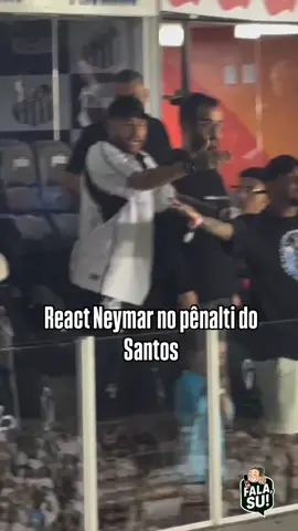 NEYMAR TAMBÉM QUERIA O PÊNALTI!  Do camarote, o craque acompanhou cada detalhe do lance e não escondeu a reação quando o Santos sofreu o pênalti diante do Corinthians. A expressão do camisa 10 diz tudo: emoção e cobrança de quem vive o Peixão de perto!  E você, também marcaria esse pênalti? #santosfc  #corinthians  #neymar  #neymarjr  #falasu 