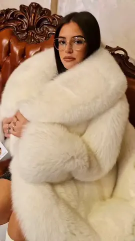 #luxuryfashion #fox #outfit #fur #coat 
