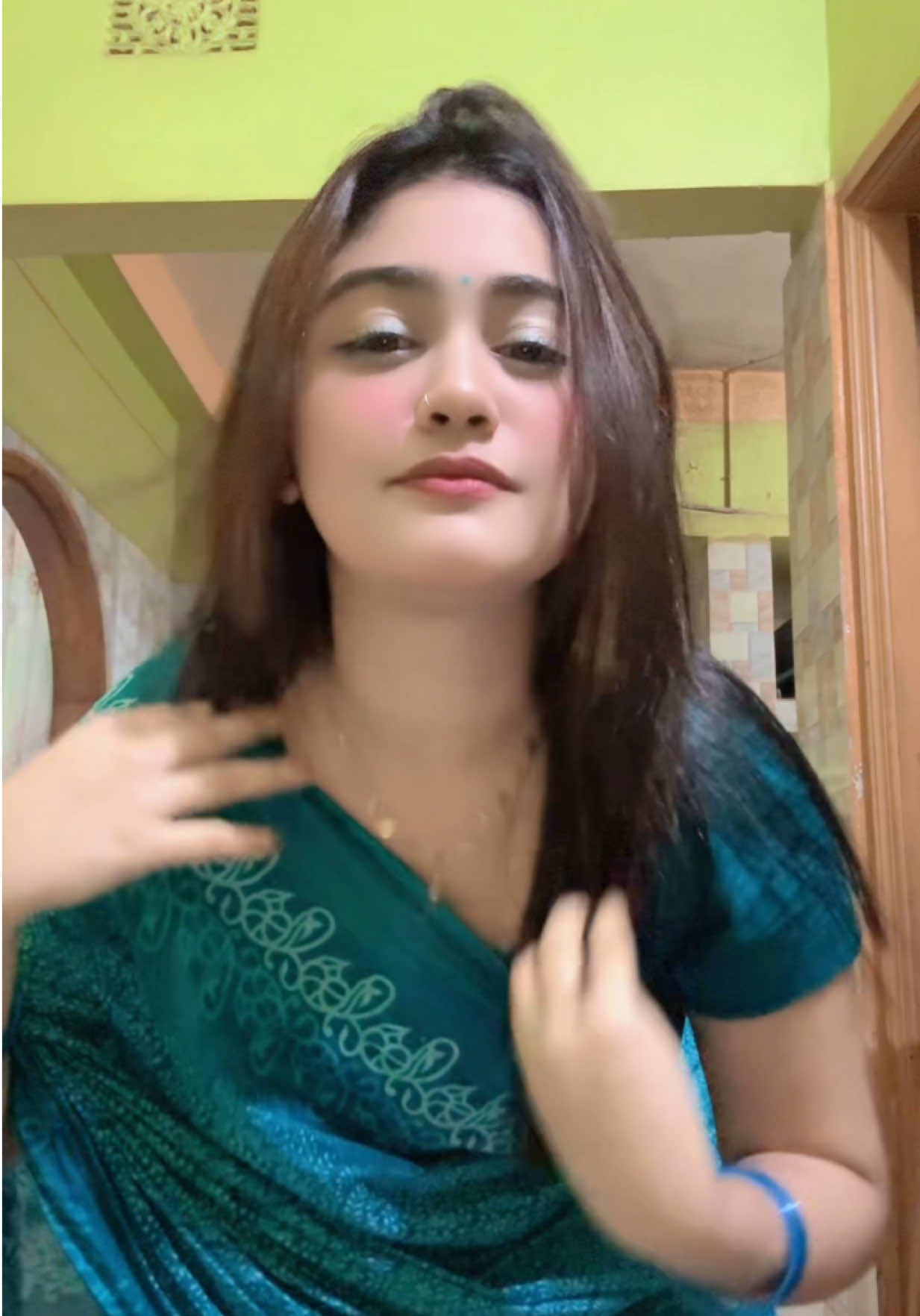 কি গান রে ভাই ☹️🤣#tiktok #viral #foryou #highlight 