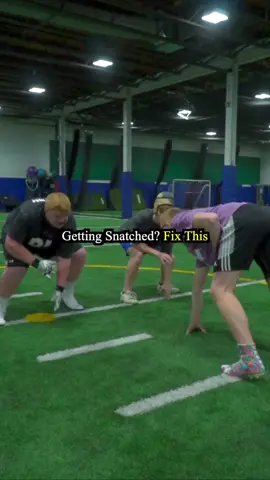 Getting Snatched? Fix This #defensivelineman #defensivelinemen #dline #dlinemen #dlinetraining 