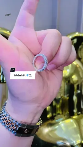 Mẫu nhẫn kết đơn giản đính full kim cương loại xuất sắc tại #tamluxury #jewelry #diamond #nhanketkimcuong #phukienthoitrang 