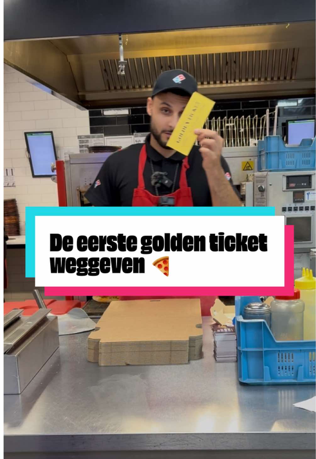 We gingen vandaag iets bijzonders bezorgen 👀🍕 Het GOUDEN TICKET zit in één van deze dozen… 🎟️ (deel 2 = de bezorging 😏) #dominos #dominospizza #pizzawinactie #voorjoupage 