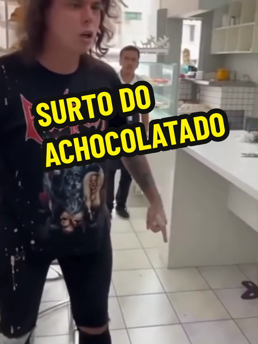 🧃 SURTO DE CACAU! ☕💥 Jovem pediu Toddy, mas recebeu Nescau  — segundo ele, “um erro grave no DNA do achocolatado brasileiro”. 🧬🤣 Testemunhas afirmam que ele levantou gritando: “Meu sangue é Toddy puro, não aceito mutação de cacau!” 😡🥤 👉 E você? É Time Toddy ou Time Nescau ? 😂👇 #viraltiktok  #nescau  #padaria  #toddy  #comédia  