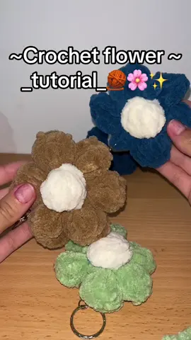Sper ca am explicat bine #crochet #florecita #flower #keychain #fy 