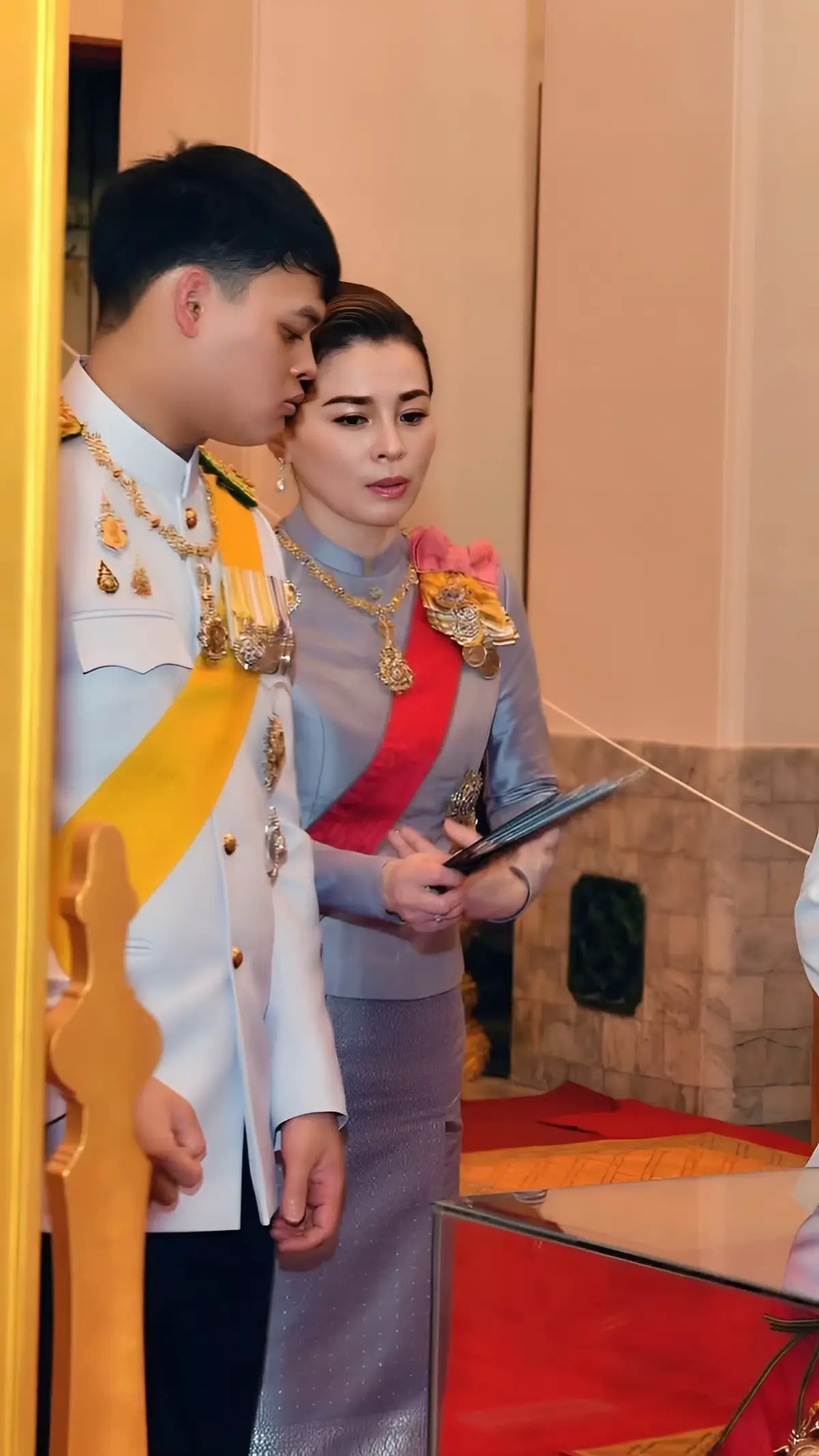 พระบรมราชินี - เจ้าฟ้าทีปังกร 🙇🏼‍♂️💜💙 #Queensuthida #HMSV 