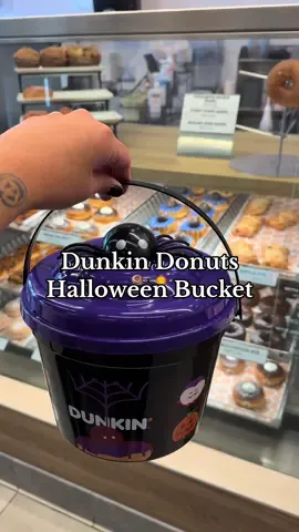 The spider is so cute🍩🕷️ @Dunkin' #fyp #foryourpage #dunkin #dunkindonuts #halloween 