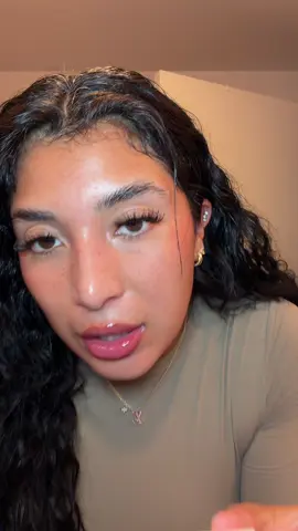 I’m in disbelief, blends in so good! #freckles #frecklesgirl #makeup 