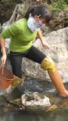 😱💖She Found a Giant Shell and Unearthed Real Treasure! #PearlHunter #NatureDiscovery #ViralMoment #foryou #fyp 
