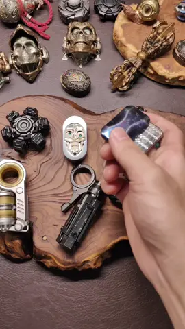 My daily must-play gadget. #fidgetspinner #edc #metal #top #jzedc