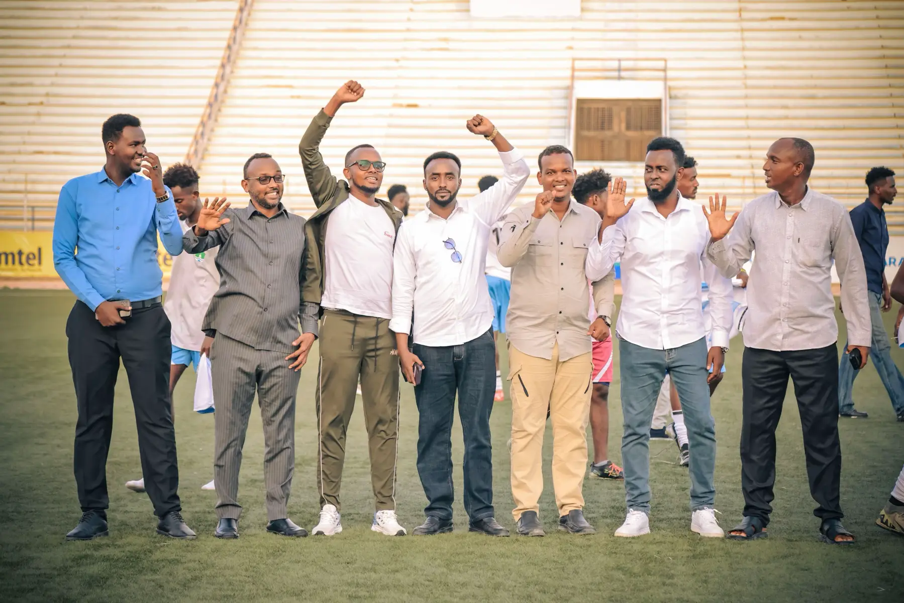 @Goat Geeseey 🐐🇸🇴 @XARIIF MAGAALO - DAARIQ @Raiza ✌️✌️✌️📸