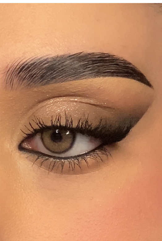 المنتجات🤎: الشدو البني الفاتح والغامق من نكس - vintage jean baby   @NYX Cosmetics Arabia  الشدو الاسود من باليت نكس x وينزداي - the nevermore academy  @nyx القليتر من باليت ysl beauty - couture mini clutch 400 @YSL Beauty  المسكارا من ميبليين - firework @Maybelline Arabia  الكونسيلر من هدى بيوتي درجته  -sugar  ‏biscuit 3.5 @Huda Beauty  الباودر من هدى بيوتي ‬- peach الكحل الاسود من ysl beauty - lines liberated - 01 البلشر من ميكب فور ايفر - everywhere rose B230 @makeupforevermiddleeast  #ميكب#تتوريال#makeup#tutorial#قليترز 