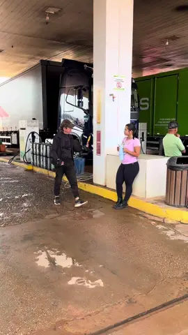 Trolei minha amiga kkk#humor#engano vira risada kkk viva a vida sorria brinque ajude se poder agradeça a Deus por tudo