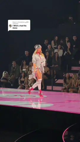 Replying to @Annadelrey🧎‍♀️🎶 girls i have everything 😭😭😭 @Victoria’s Secret #victoriassecretfashionshow 