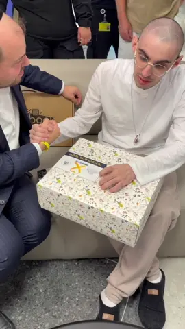 המילים של רום, יחד עם הדמעות שלו, ריסקו לנו את הלב