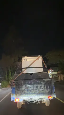 otww kemana putrii?? #karnaval #fyp #lewatberandafyptiktok #karnavalsoundsystem #soundsystemlumajang  @Putri Audio Lumajang 