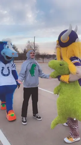I can't Believe what BLUE did this haha! #colts #nfl #vikings #nflfootball #mascots 