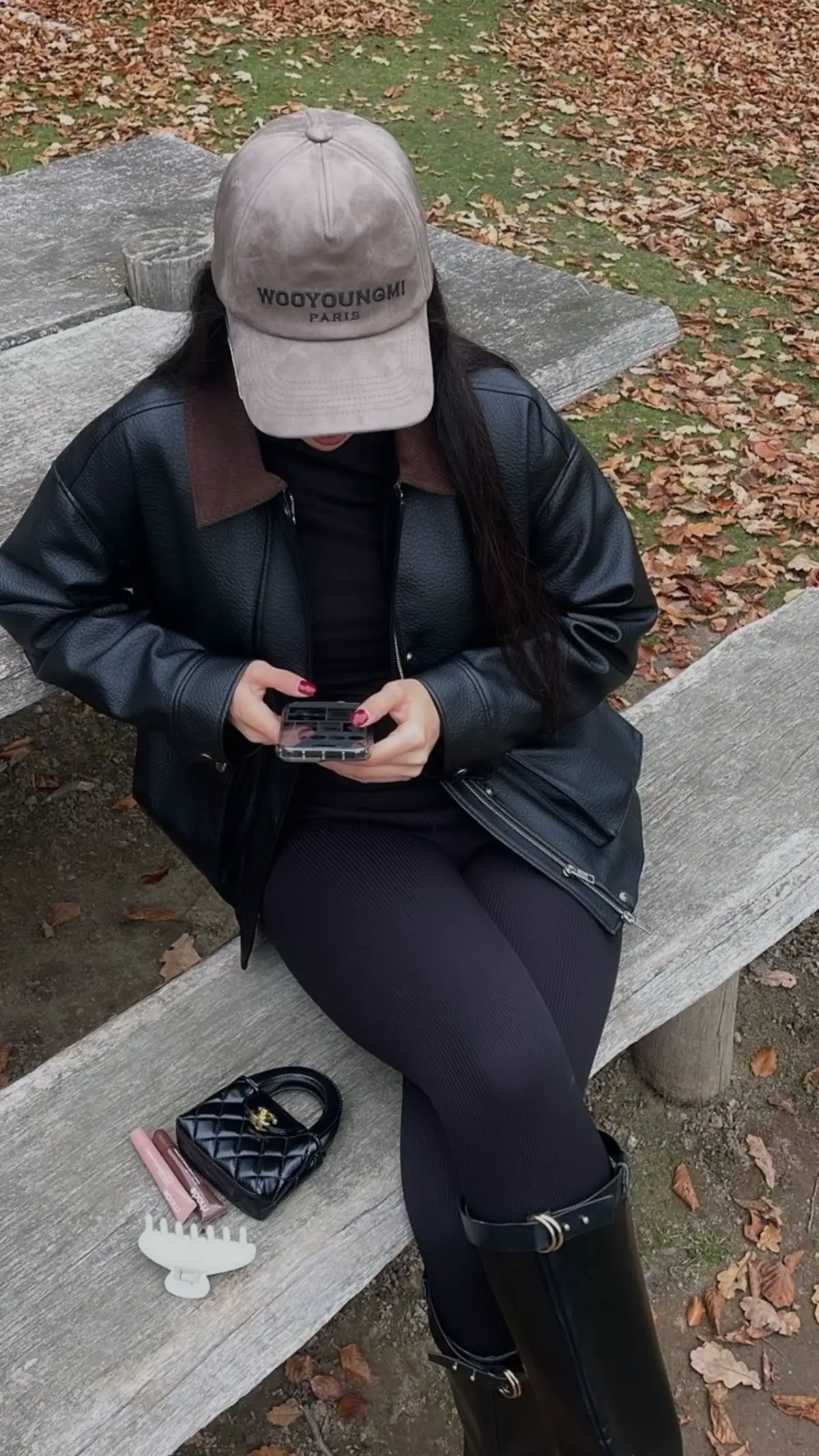 Boots, leaves & black fits ✨ #fyp #autumn #denmark #outfits 