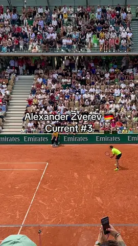 Alexander Zverev 🦁🇩🇪 (ATP #3) behind the baseline at Roland Garros 2025 🇫🇷🧱 @Alexander Zverev #tennis #atp #rolandgarros #alexanderzverev 