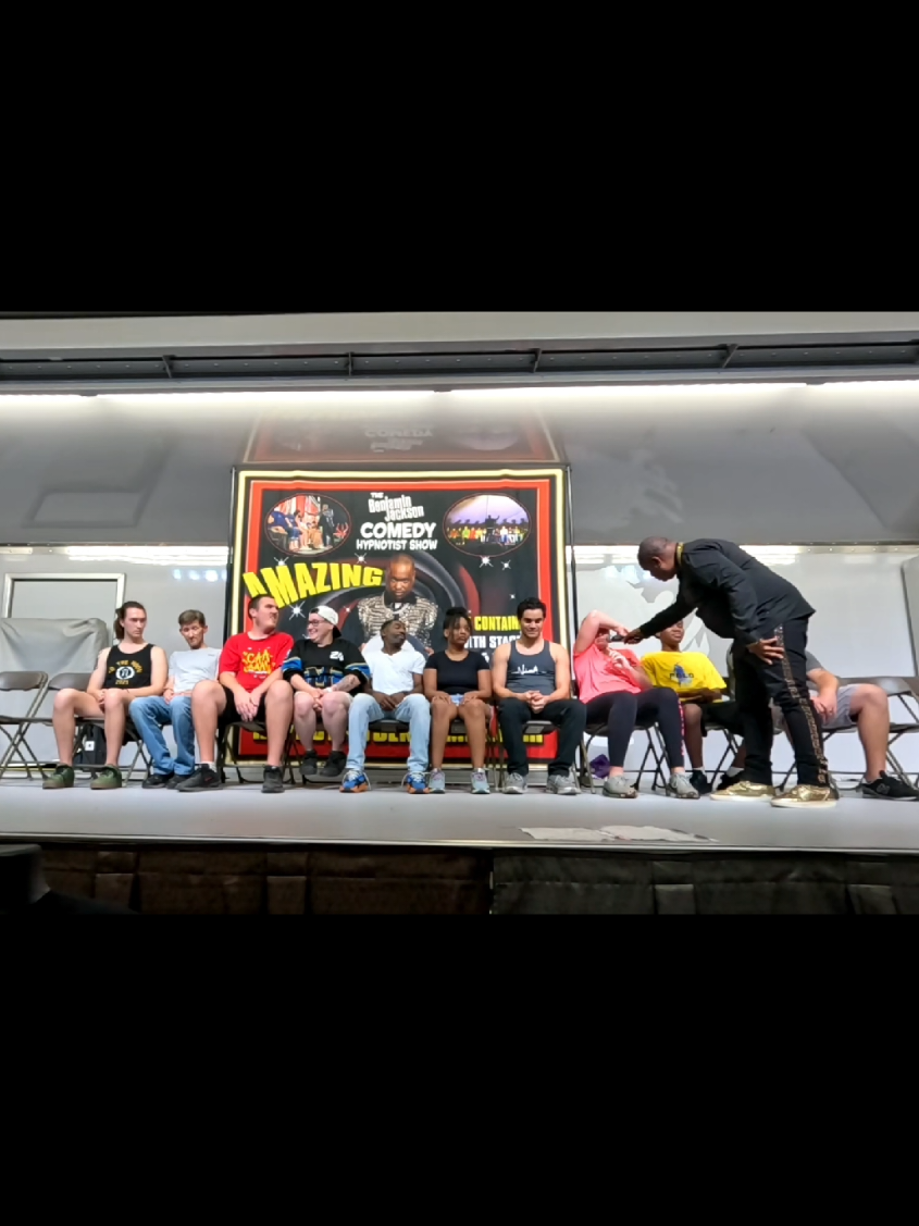subjects were hypnotized to believe that each time I said the word hypnosis my clothes had disappeared. #hypnotistbenjaminjackson #foryoupage #comedyshow #hypnotistshow #mariettaga 