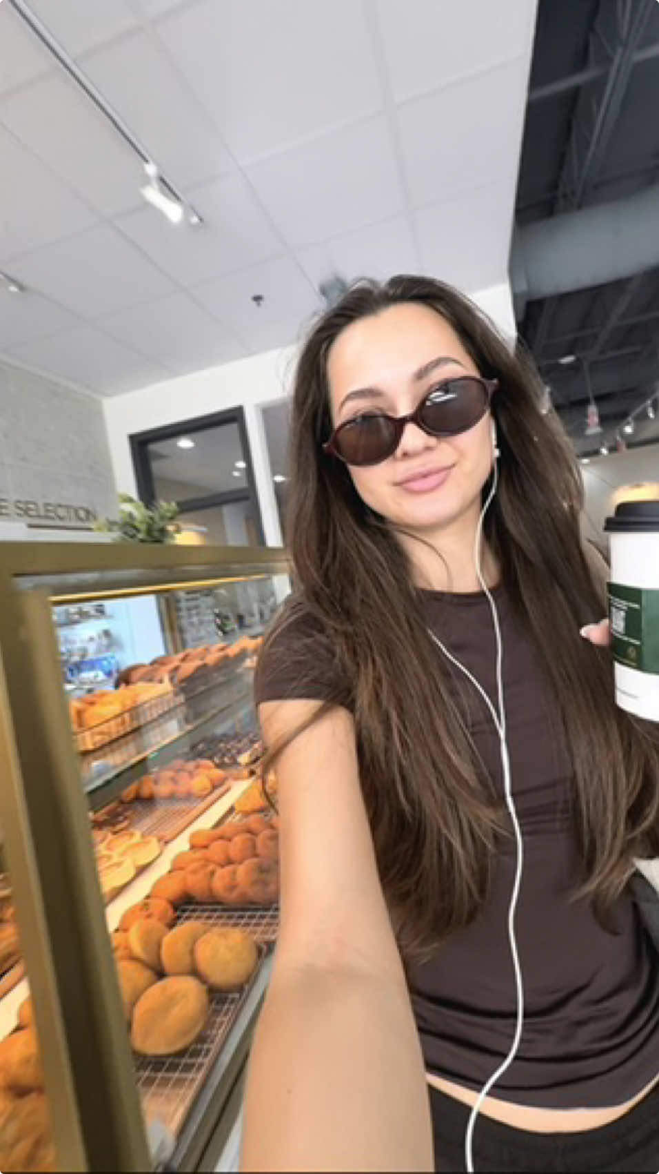 Coffee, travel, stage, repeat🩰💭 It's my normal day✨🤪 #ballet #ballerina #ballerinastyle  #usa #dancerlifestyle #swanlake  #Lifestyle #coffebreak #dance