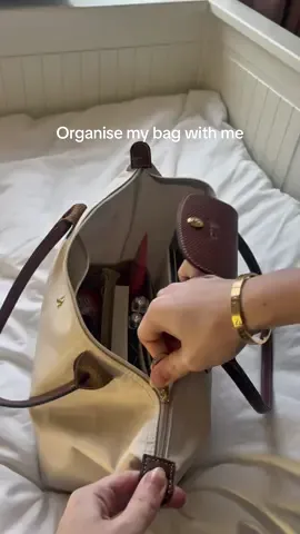 Organise my longchamp with me 🩷 #longchamp #unibag #workbag #schoolbag #bagorganisation 