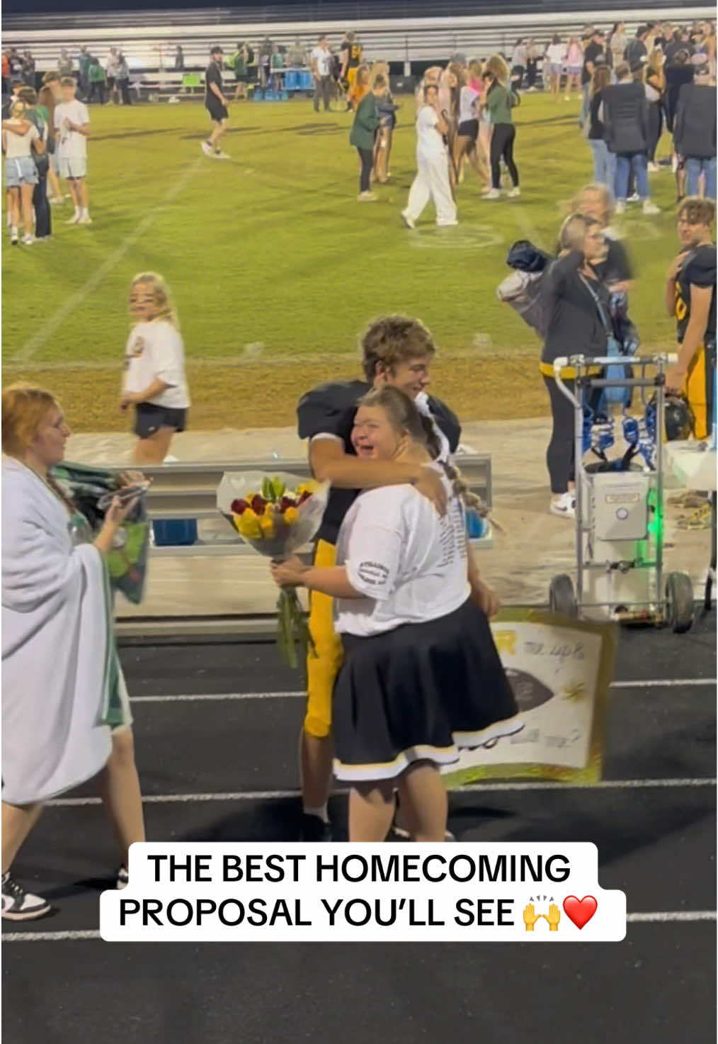 Neveah and Wesly have been friends and going to school together since the 2nd grade. Wesly surprised her after the game with a Hoco proposal ♥️ (check @Anna page full videos ➡️ 🙌) #Homecoming #hoco #hocoproposal #highschool 
