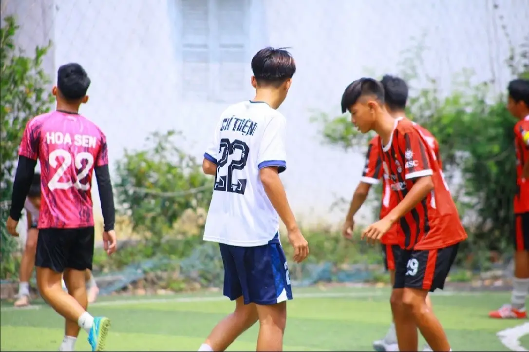 4 năm chơi môn thể thao này nó giúp tôi đen hơn nhưng giúp tôi có những người bạn những người anh những người em tuyệt vời 